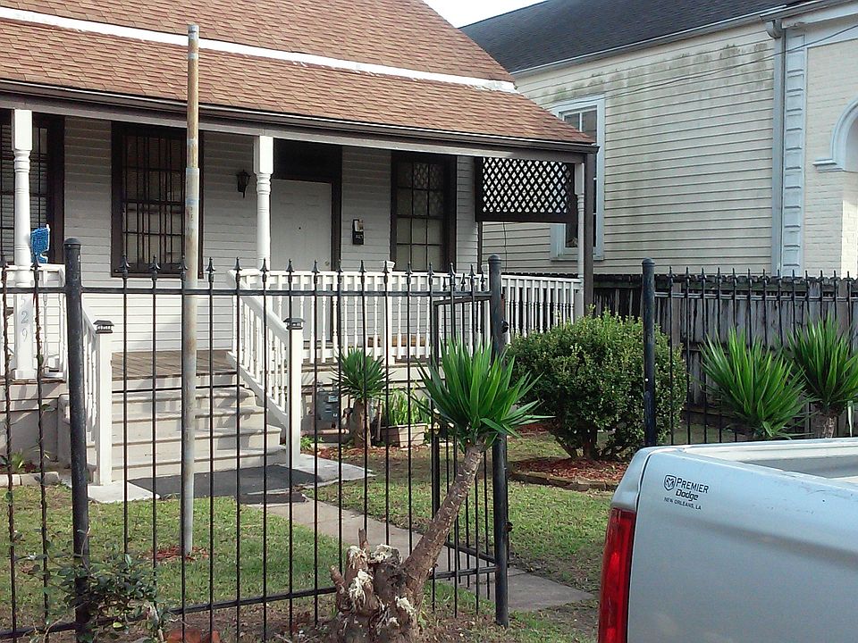 1st image of 527 Valmont St
