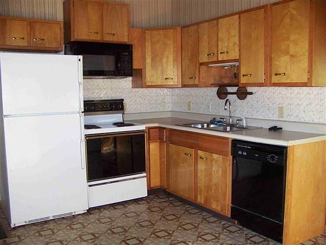2nd image of 33724 Laurel Ln