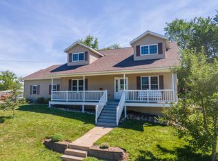 1303 Grandview Ct, La Crescent, MN 55947