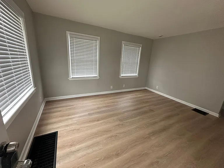 408 S McKinley Ave — Photo 2