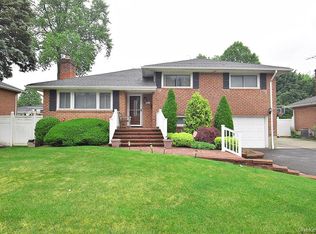 51 Whitman Ave, Syosset, NY 11791