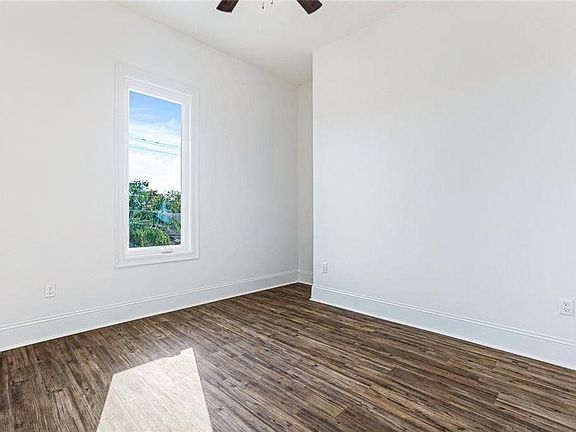 3rd image of 2315 Barracks St #2317