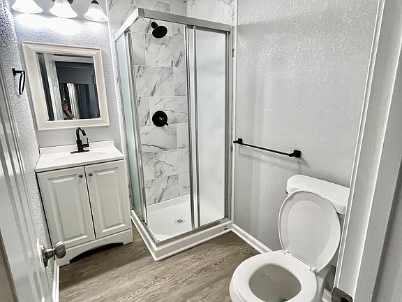 4th image of 7440 Park Ave