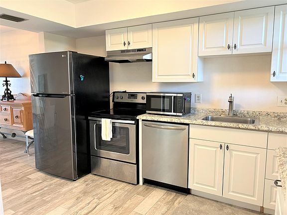 4th image of 3154 Via Poinciana #311