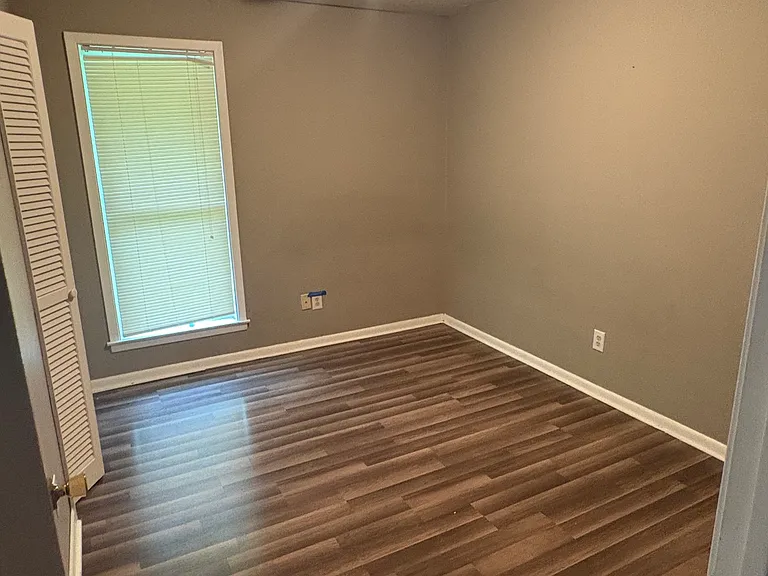 2736 Lawndale Dr — Photo 7