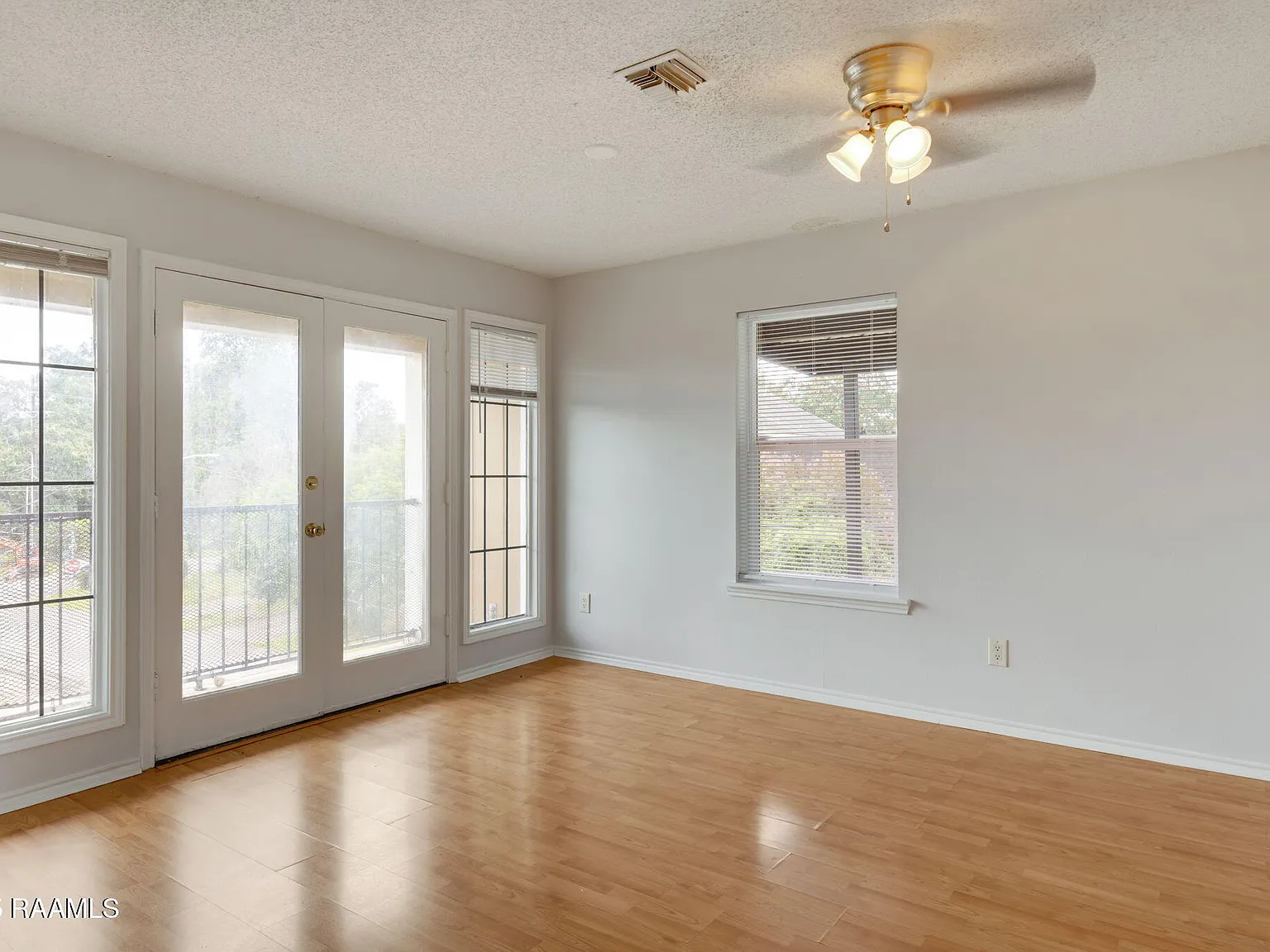2 bed, 800 sqft, $1,200 — Photo 3