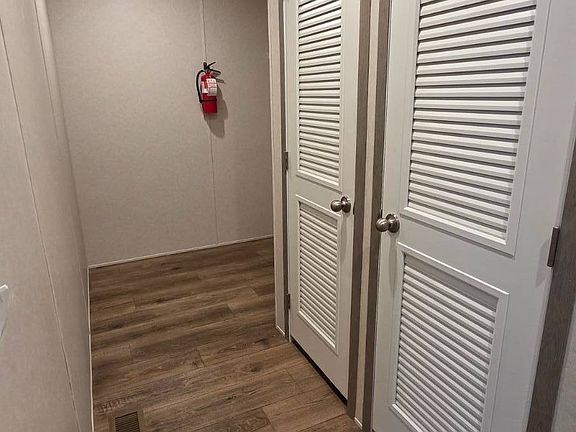 4th image of 68 Rex Aire Ct