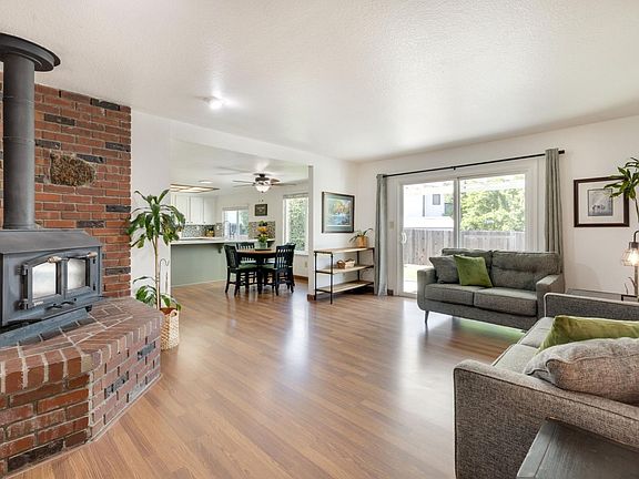 3rd image of 120 Puffer Way