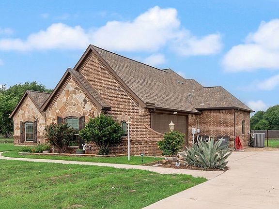 3rd image of 243 Miramar Cir