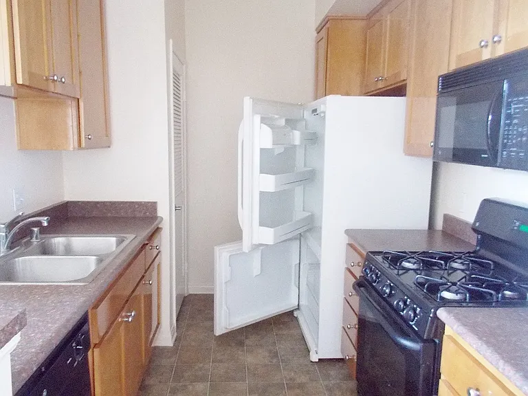 Lido Apartments - 2810 S Sepulveda — Photo 13