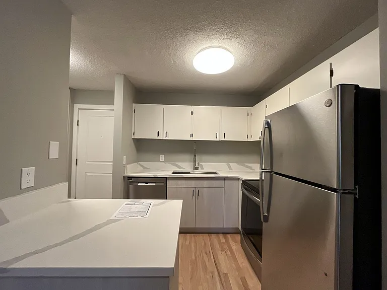 15827 NE Glisan St #3 — Photo 6