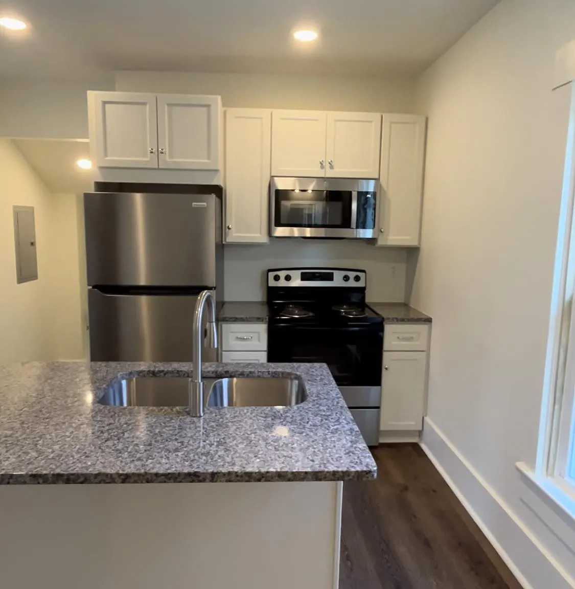 1 bed, 700 sqft, $945 — Photo 2