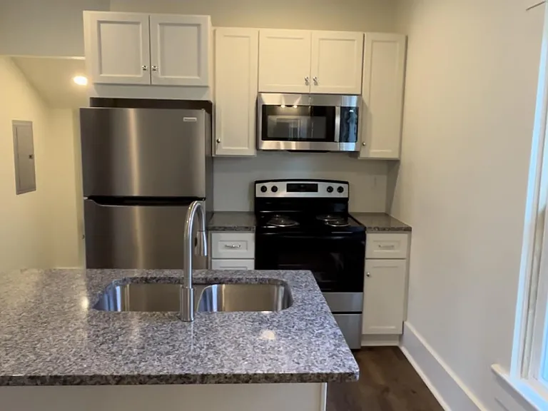 209 E Main St — Photo 2
