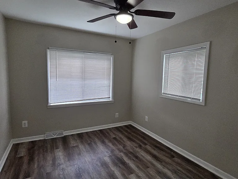 11289 Chalmers Ave — Photo 7