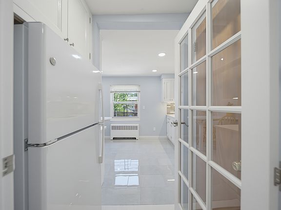5th image of 2209 Center Ave APT A