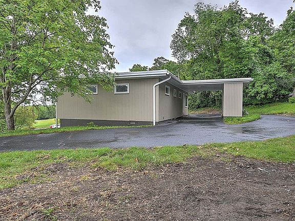 4th image of 310 Knob Hill Dr