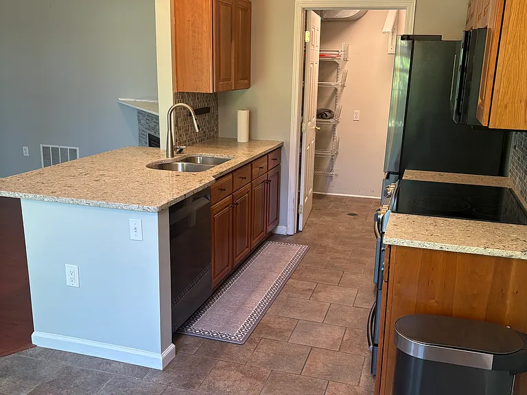 1008 Sonie Dr — Photo 27