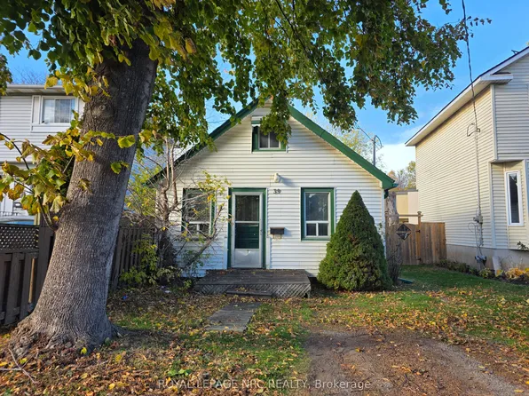 39 Manchester Ave, Saint Catharines, ON L2R 1N9