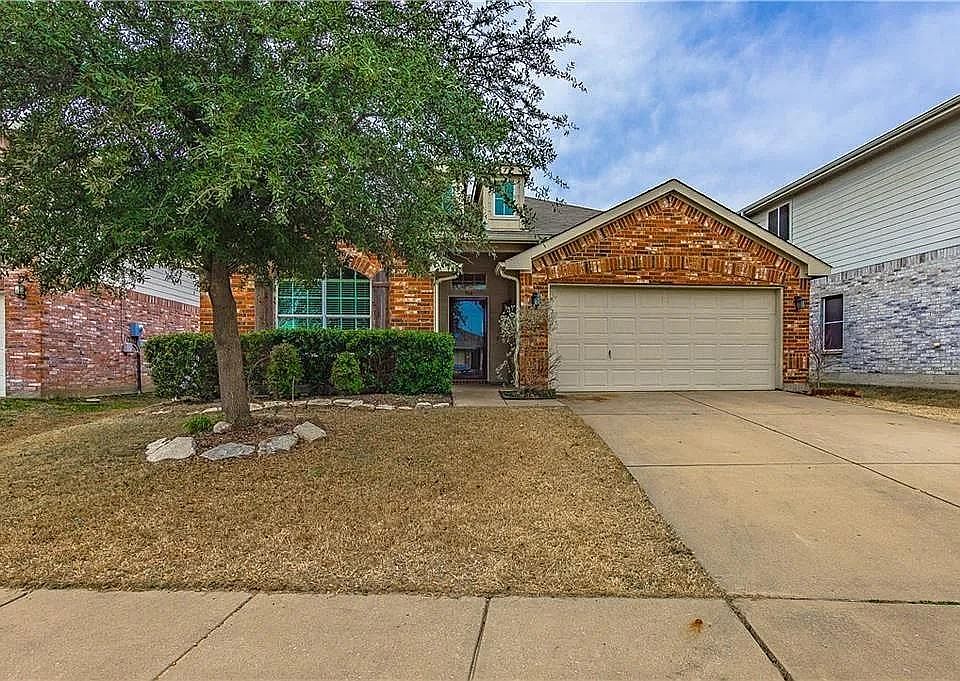 1st image of 914 Oak Hollow Ln