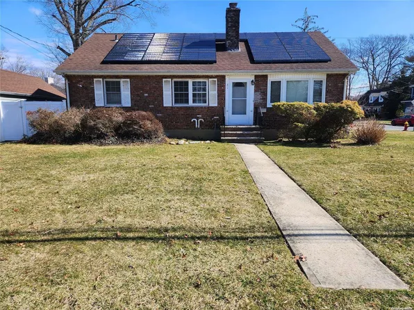 81 Pettit Avenue, Merrick, NY 11566