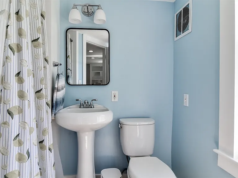 16 Pleasant St — Photo 15