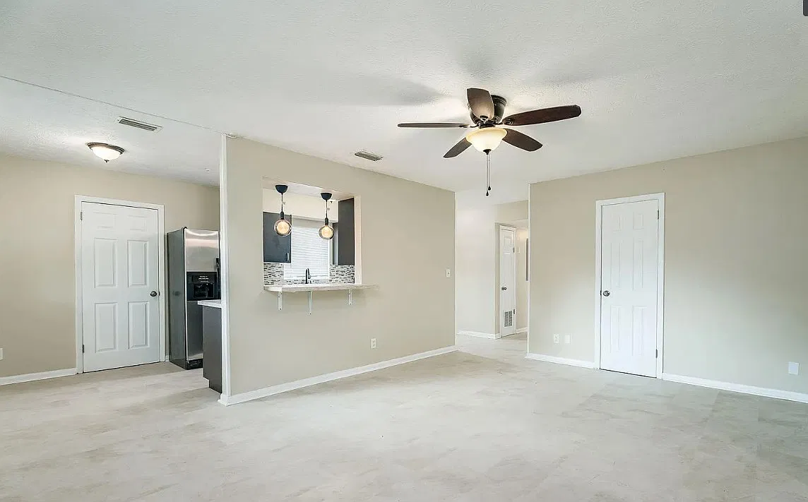 7707 Falcon St — Photo 3