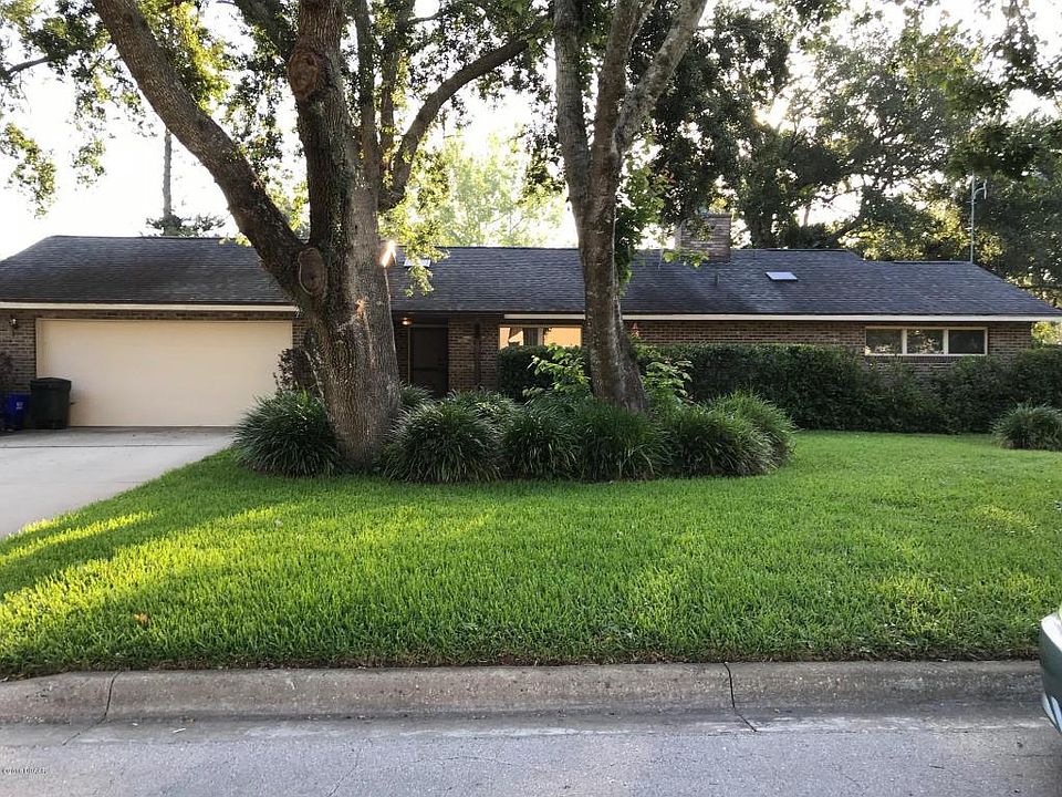 1st image of 828 W Victoria Cir