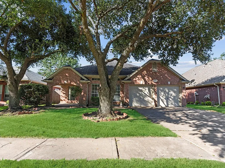 10415 Courtley St — Photo 2