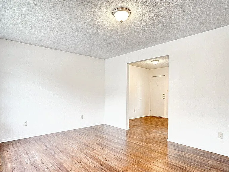 728 Martindale Rd — Photo 2