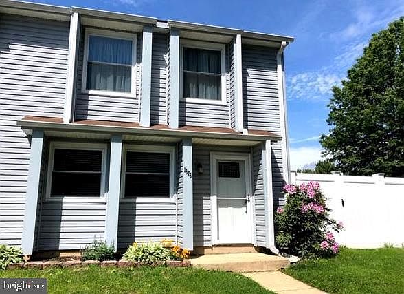 1st image of 1675 Woodtree Ct E