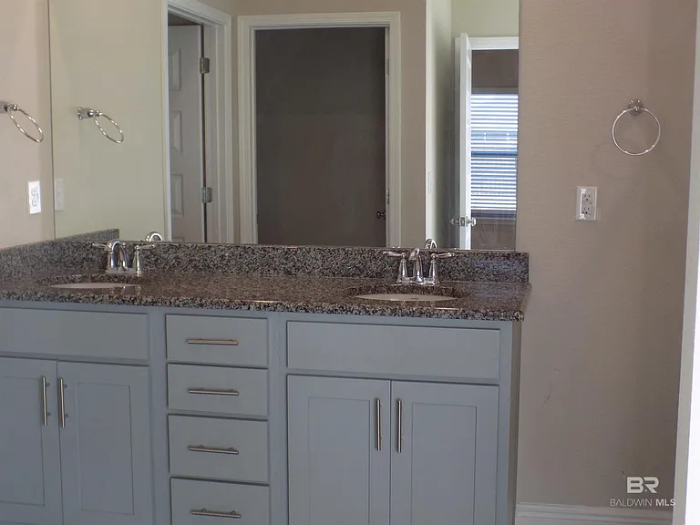 22928 Lieutenant Ave — Photo 11