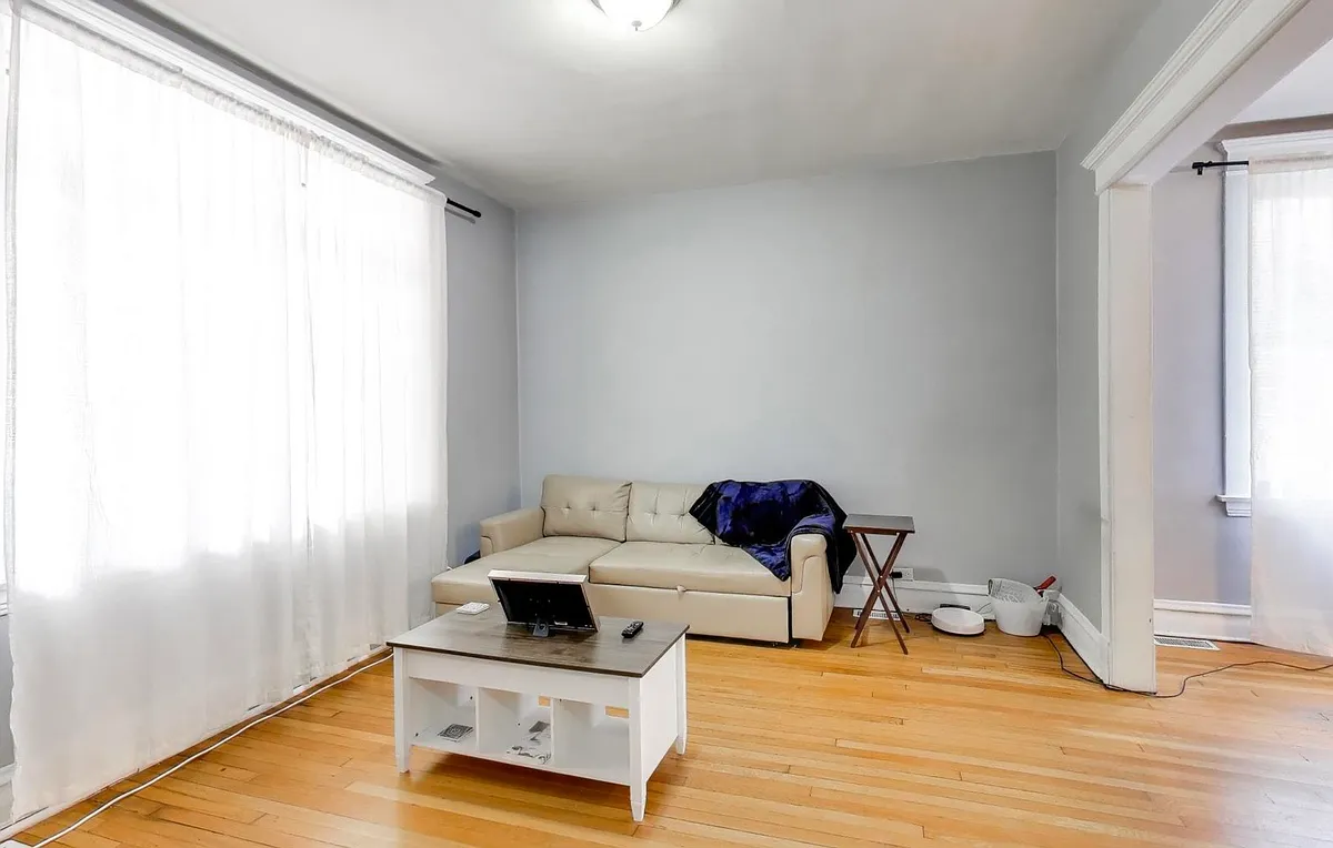 Building Photo - 810 S Austin Blvd #1