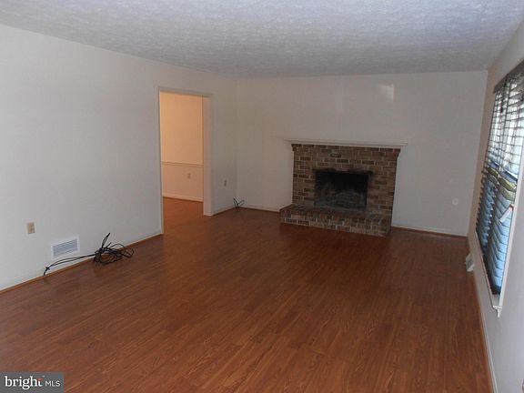 2nd image of 821 Appleseed Ct