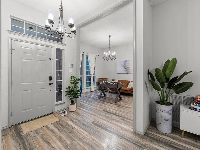 10313 Samantha Dr — Photo 6