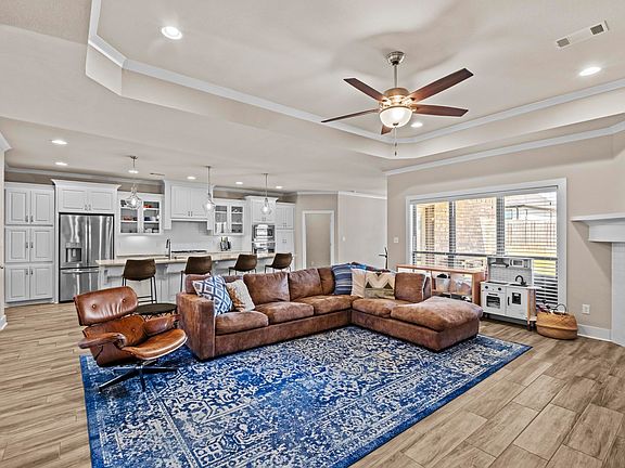 5th image of 9508 Oak Forest Ln