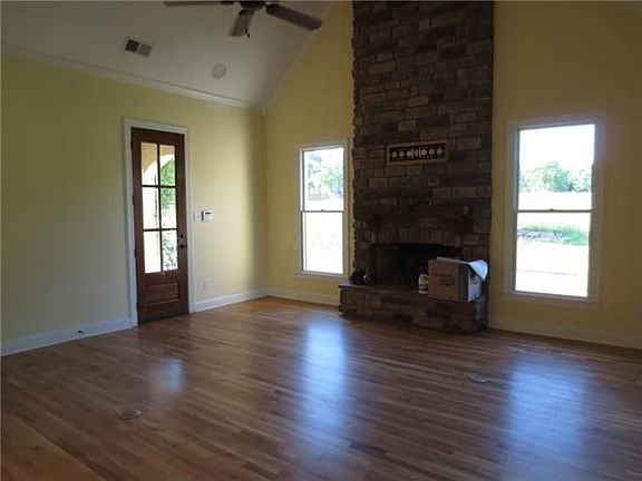 3rd image of 130 Bonne Terre Dr