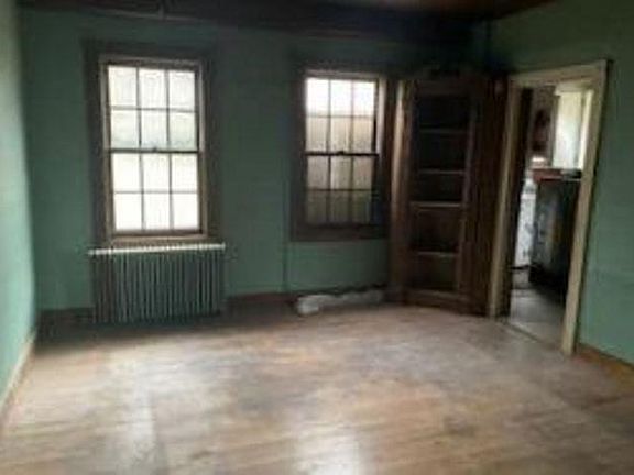 5th image of 37 Roosevelt Ave