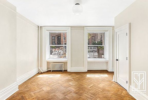 3rd image of 215 E 12th St