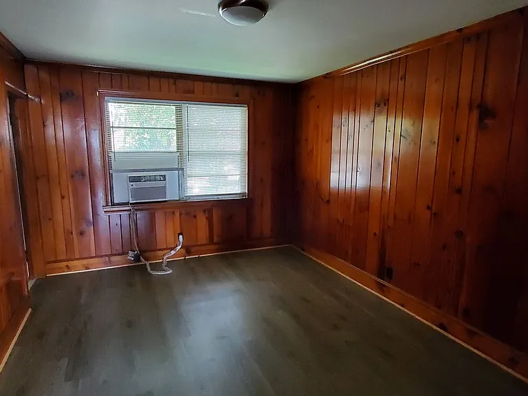 1315 N Elm St — Photo 10