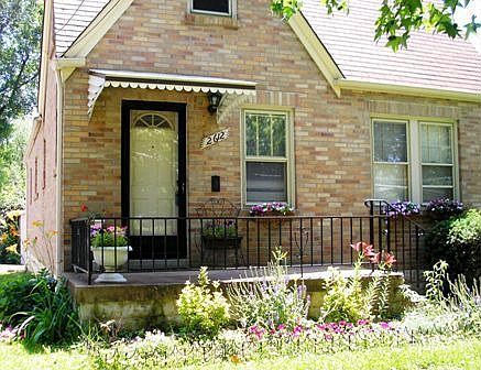 1st image of 2612 Chaucer Ave