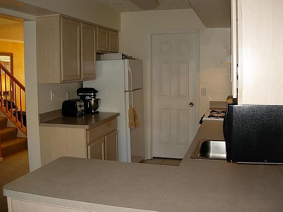 3rd image of 8691 Foxwood Cir