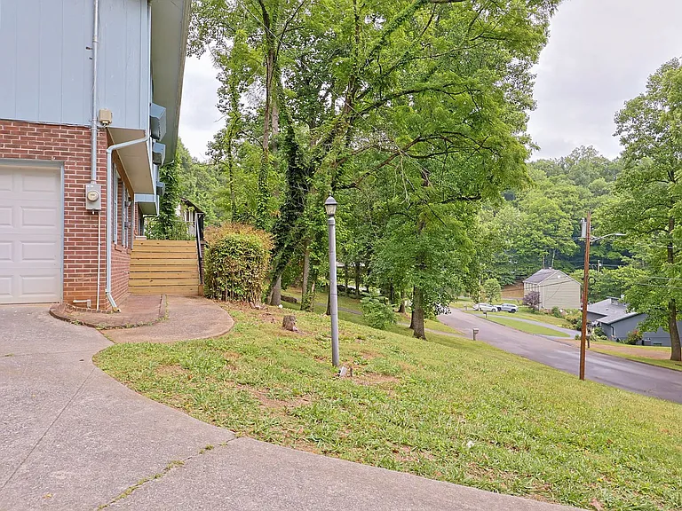 205 Tamassee Dr — Photo 34