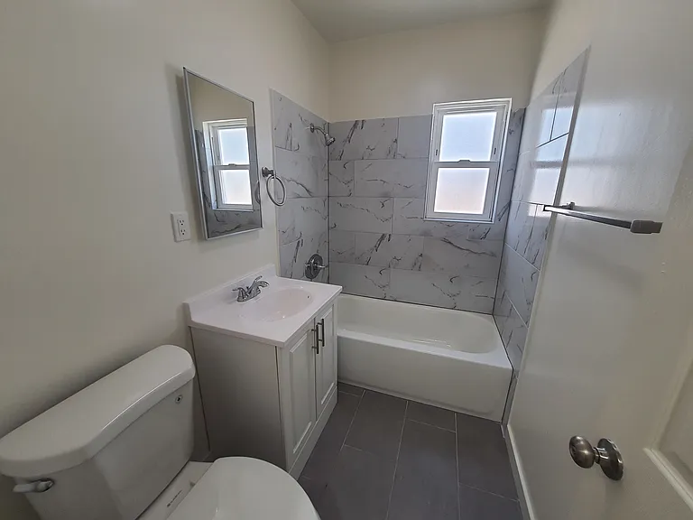 713 S Flower St #1 — Photo 8