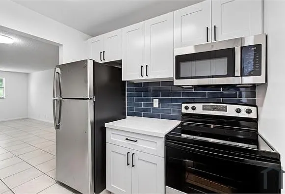 2 bed, 800 sqft, $2,500 — Photo 1
