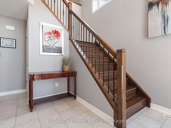3rd image of 76 Pearl St