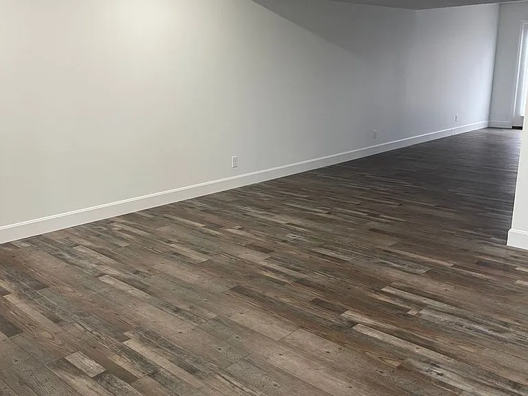 743 Howard Dr — Photo 2