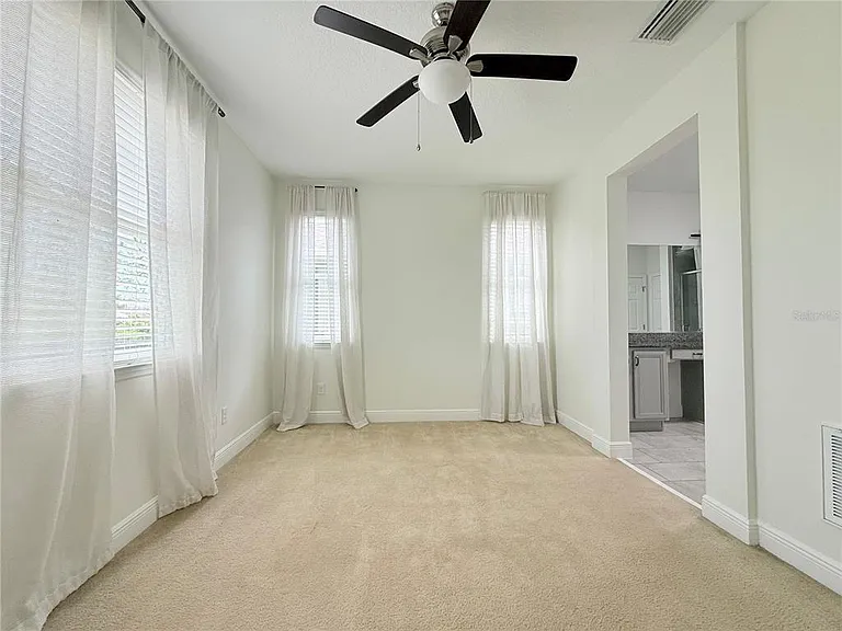 5057 NW 35th Pl — Photo 11