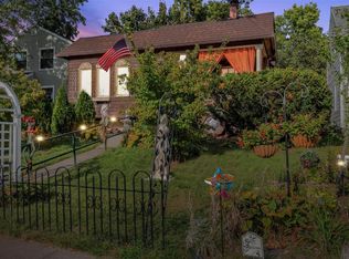 330 21st St NE, Cedar Rapids, IA 52402