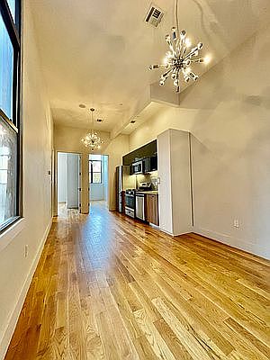 2nd image of 372 Kosciuszko St #33