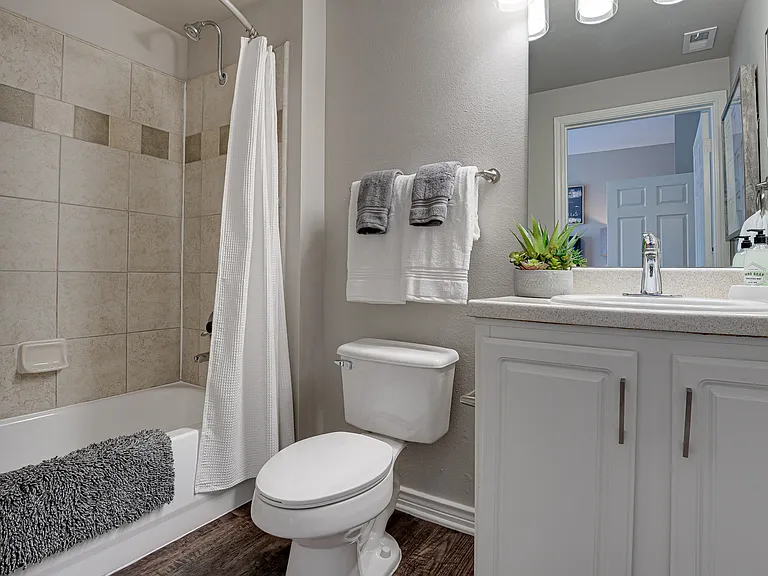 Highland Luxury Living — Photo 18